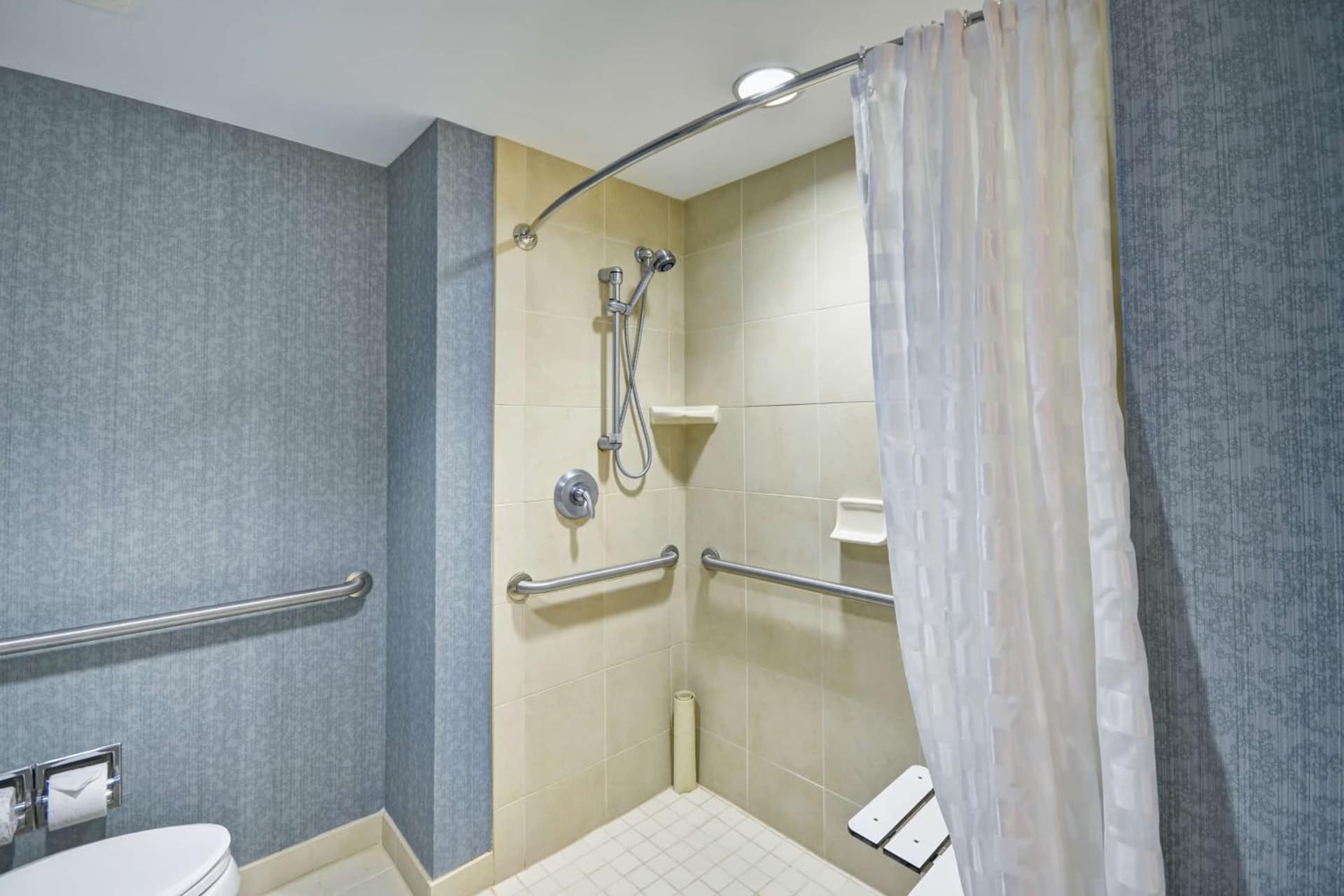 Hyatt Place Chicago/Naperville/Warrenville interior in Warrenville, IL — gallery photo 2