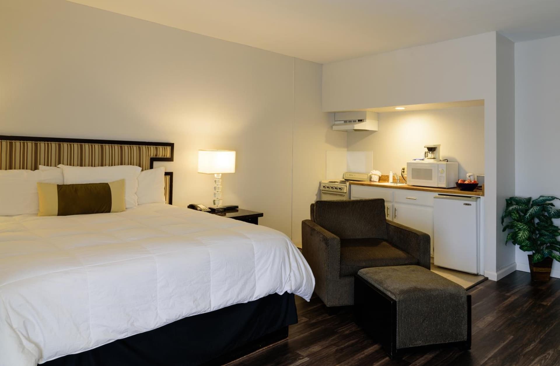 Red Roof Inn Ridgecrest property views in Ridgecrest, CA — gallery photo 3