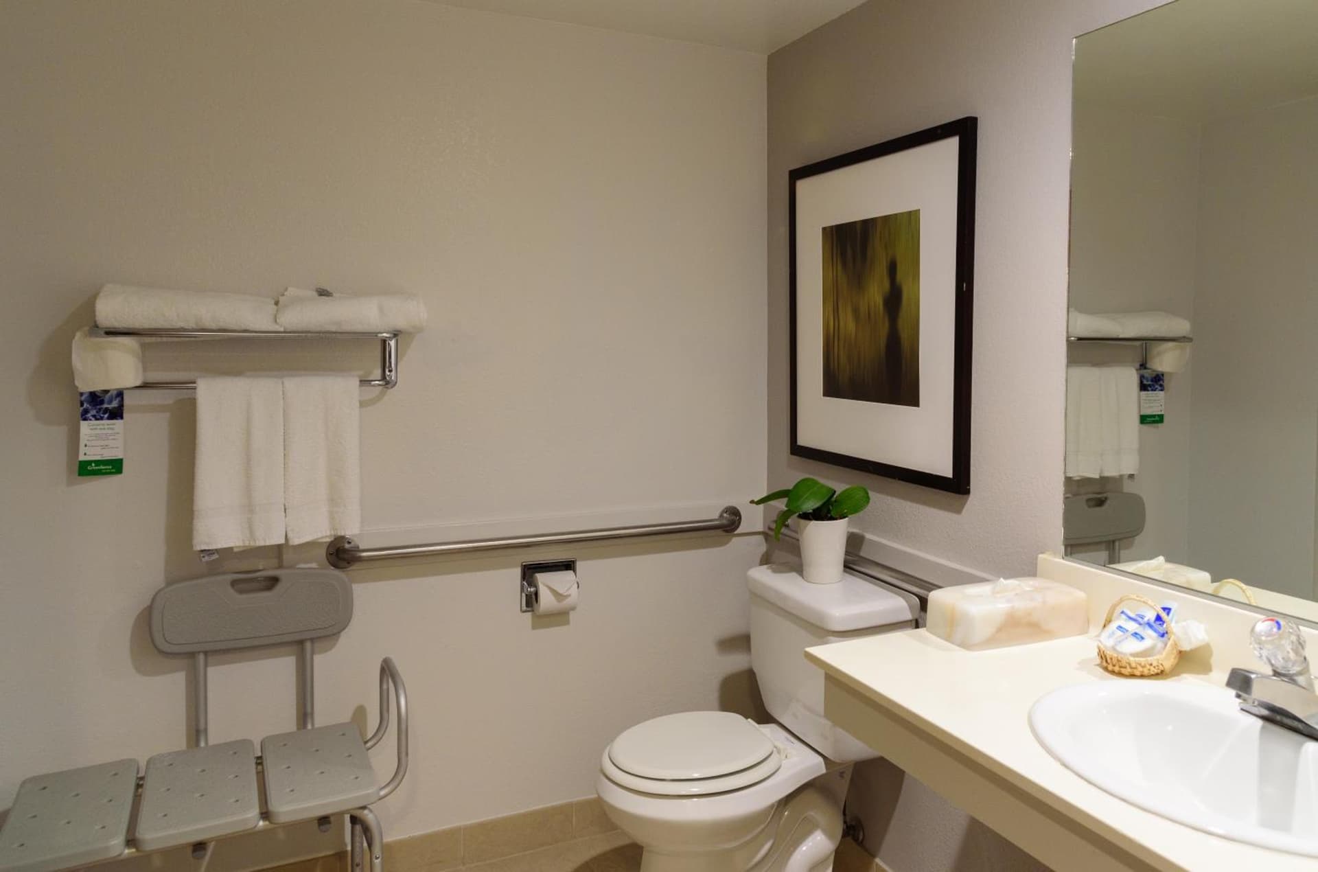 Red Roof Inn Ridgecrest interior in Ridgecrest, CA — gallery photo 2