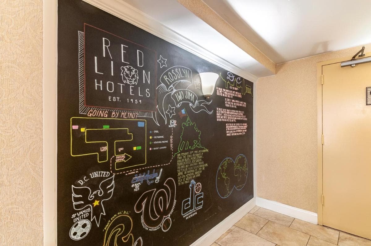 Red Lion Hotel Rosslyn Iwo Jima interior in Arlington, VA — gallery photo 2