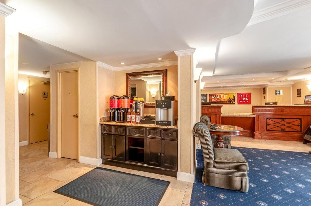 Red Lion Hotel Rosslyn Iwo Jima property views in Arlington, VA — gallery photo 3