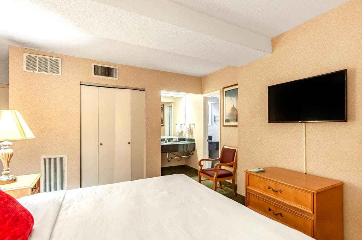 Red Lion Hotel Rosslyn Iwo Jima gallery photo in Arlington, VA — image 17