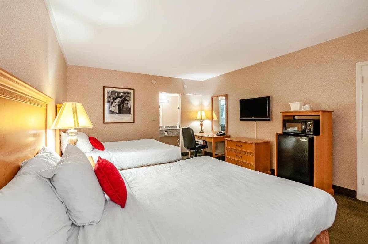Red Lion Hotel Rosslyn Iwo Jima gallery photo in Arlington, VA — image 13