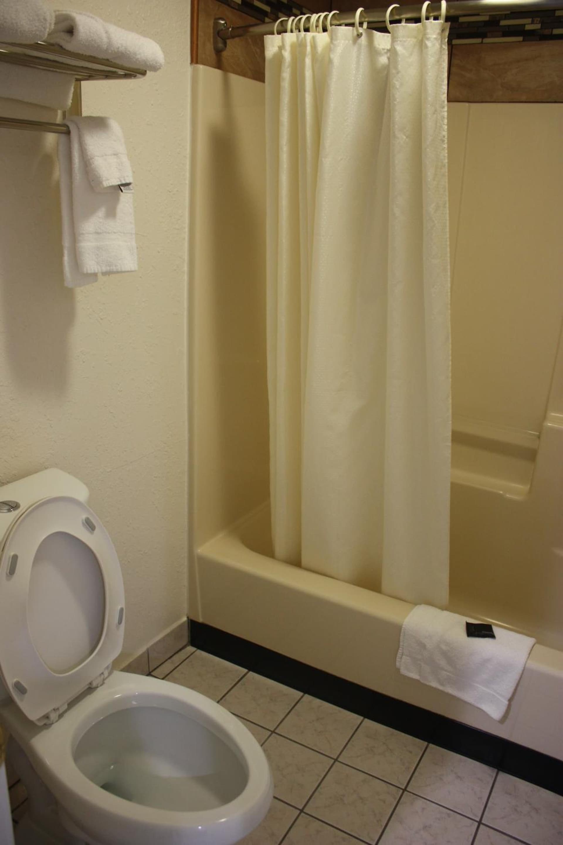 Value Inn & Suites gallery photo in Redding, CA — image 10