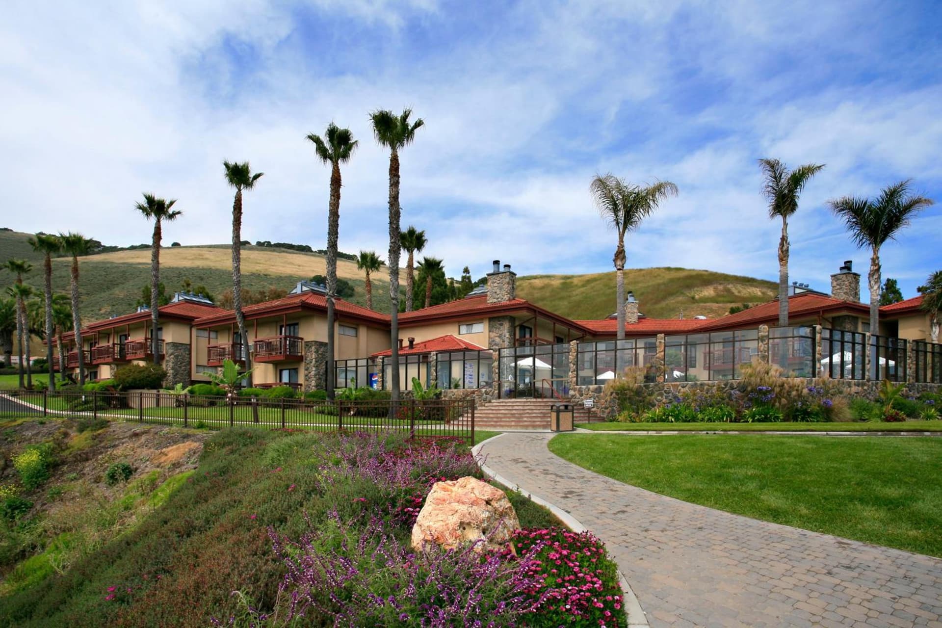 Inn at the Cove gallery photo in Pismo Beach, CA — image 16