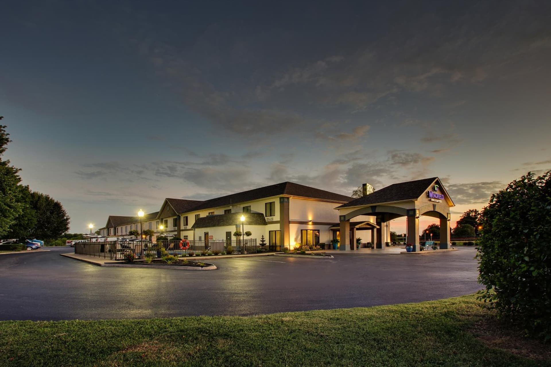 Greenfield Inn & Suites Owensboro, KY Airport interior in Owensboro, KY — gallery photo 2