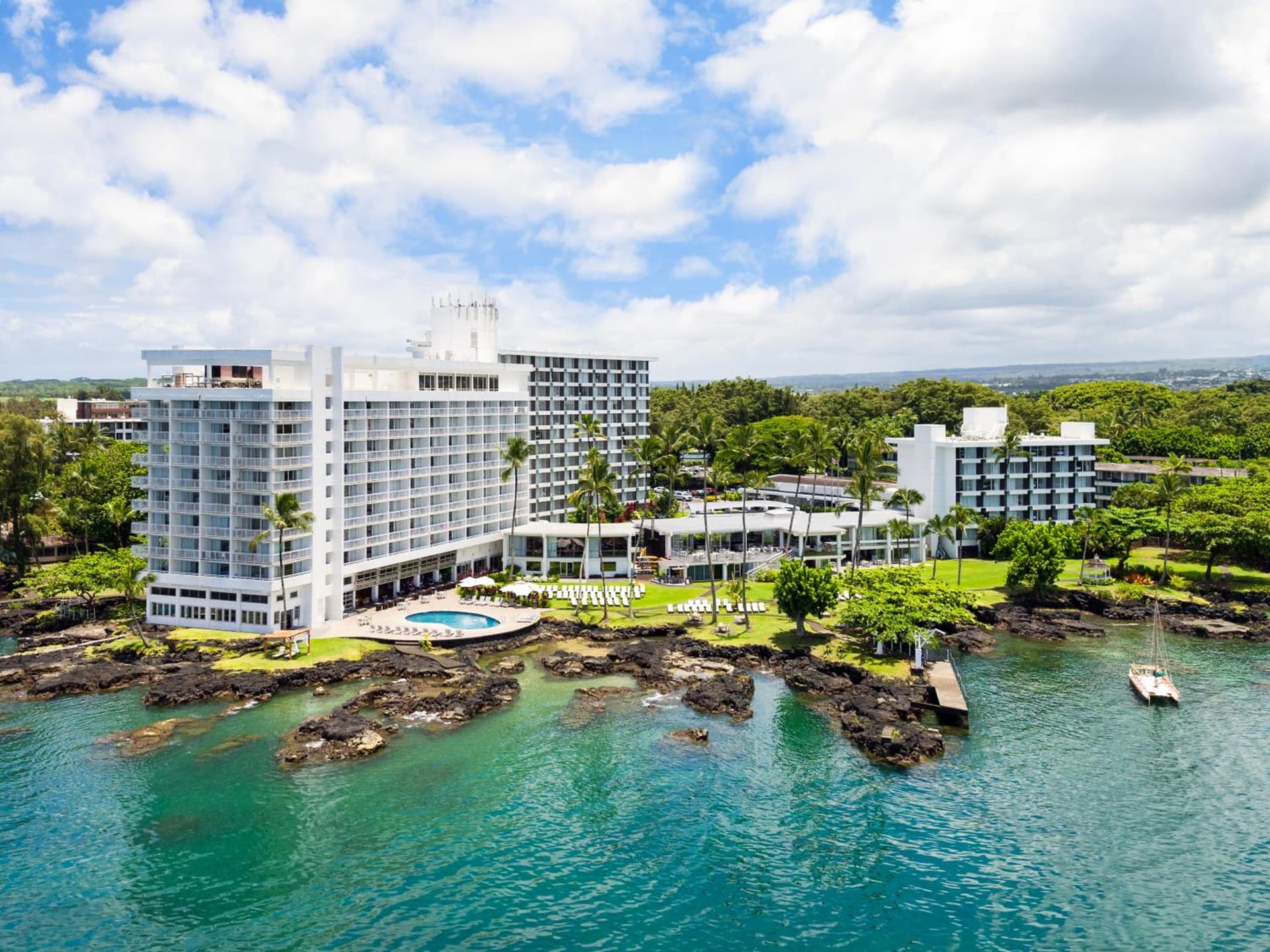 Grand Naniloa Hotel, a Doubletree by Hilton — hotel in Hilo, Hawaii