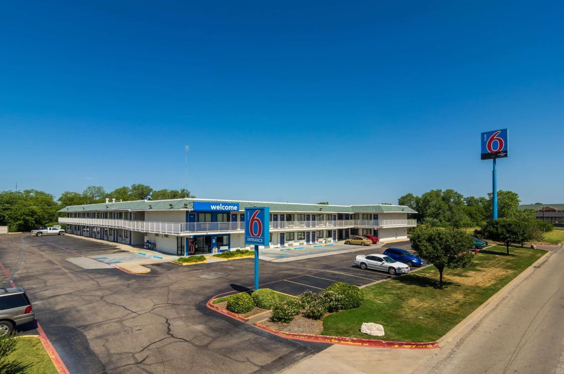 Motel 6-Bellmead, TX - Waco interior in Bellmead, TX — gallery photo 2