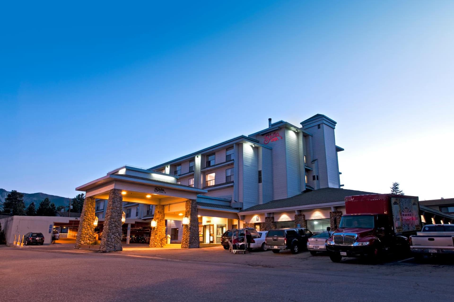 Shilo Inn Mammoth Lakes property views in Mammoth Lakes, CA — gallery photo 3