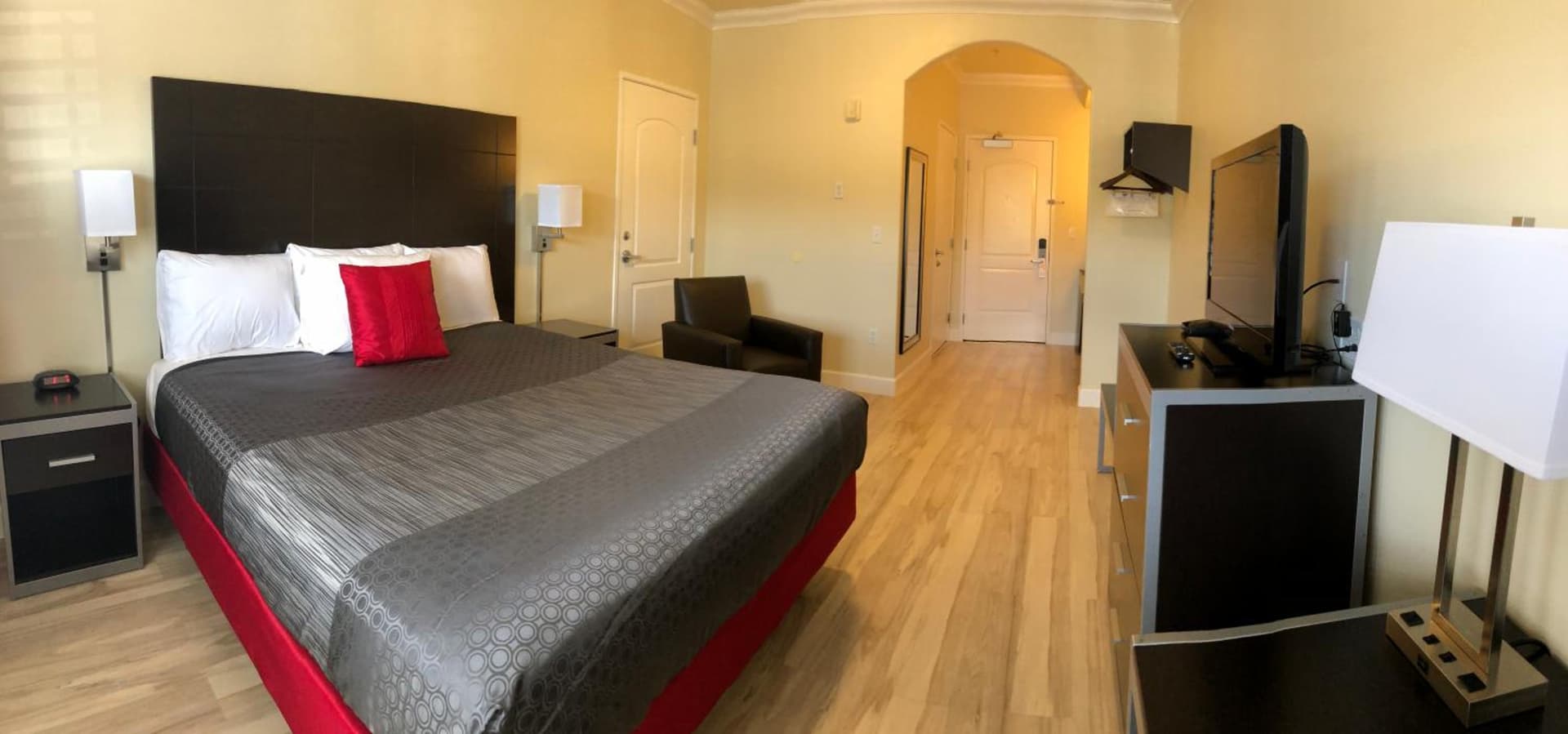 Gateway Inn and Suites San Francisco SFO Airport interior in San Bruno, CA — gallery photo 2