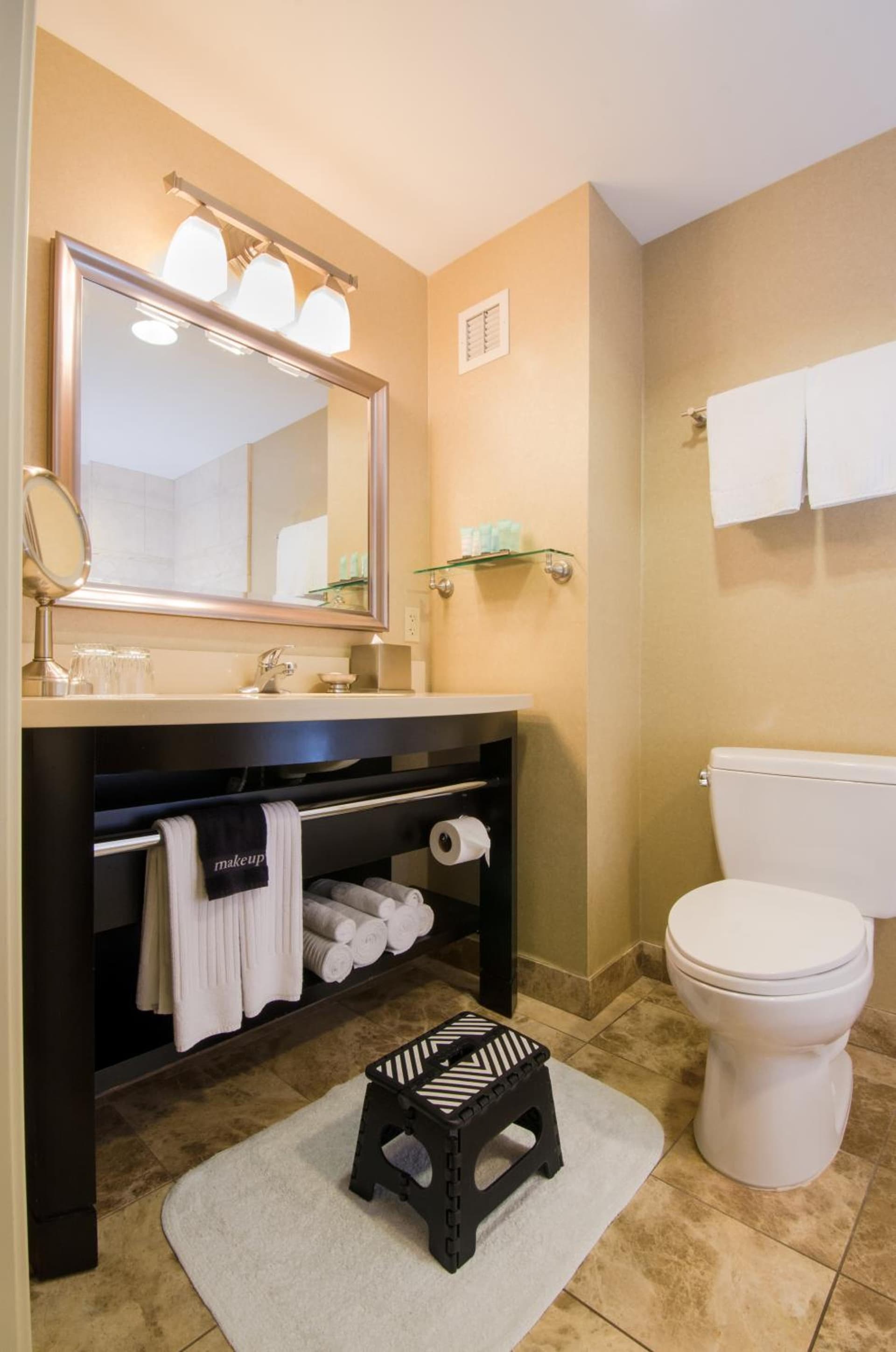 West Inn & Suites gallery photo in Carlsbad, CA — image 22