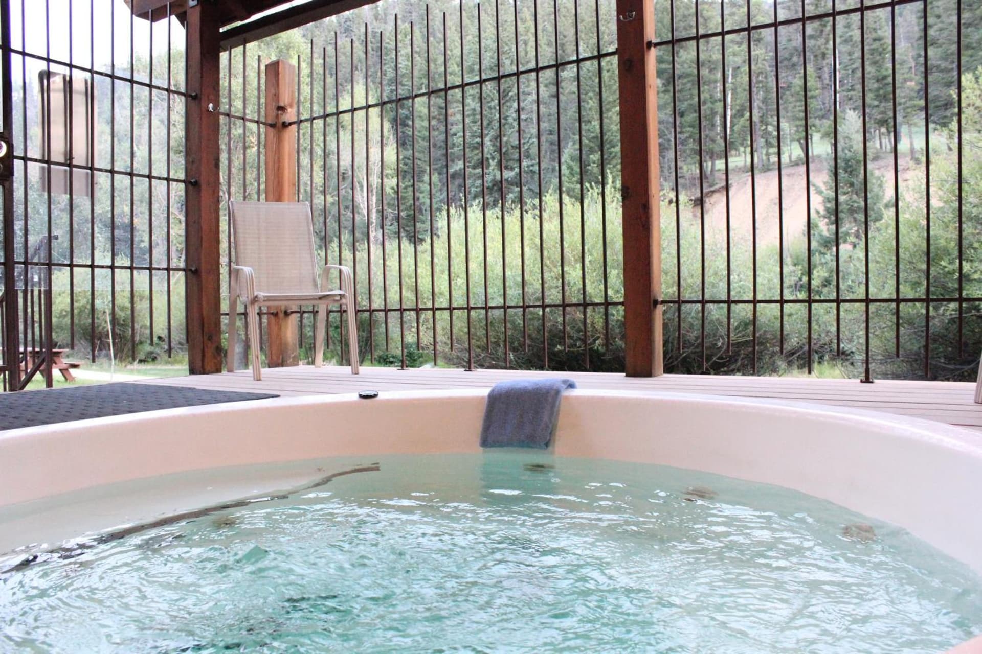 Copper King Lodge interior in Red River, NM — gallery photo 2