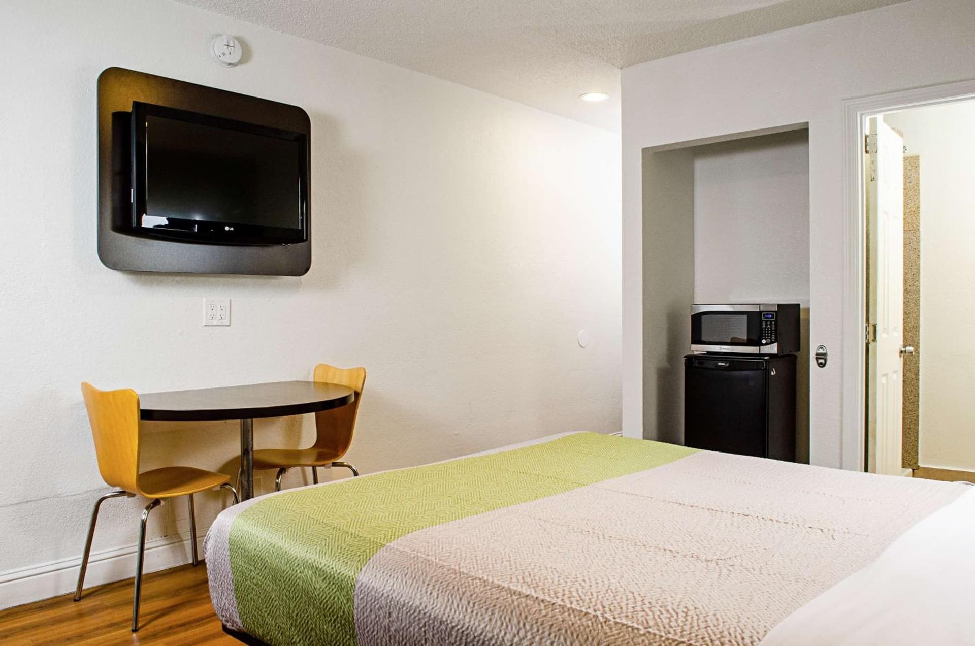 Motel 6-Modesto, CA - Downtown gallery photo in Modesto, CA — image 23