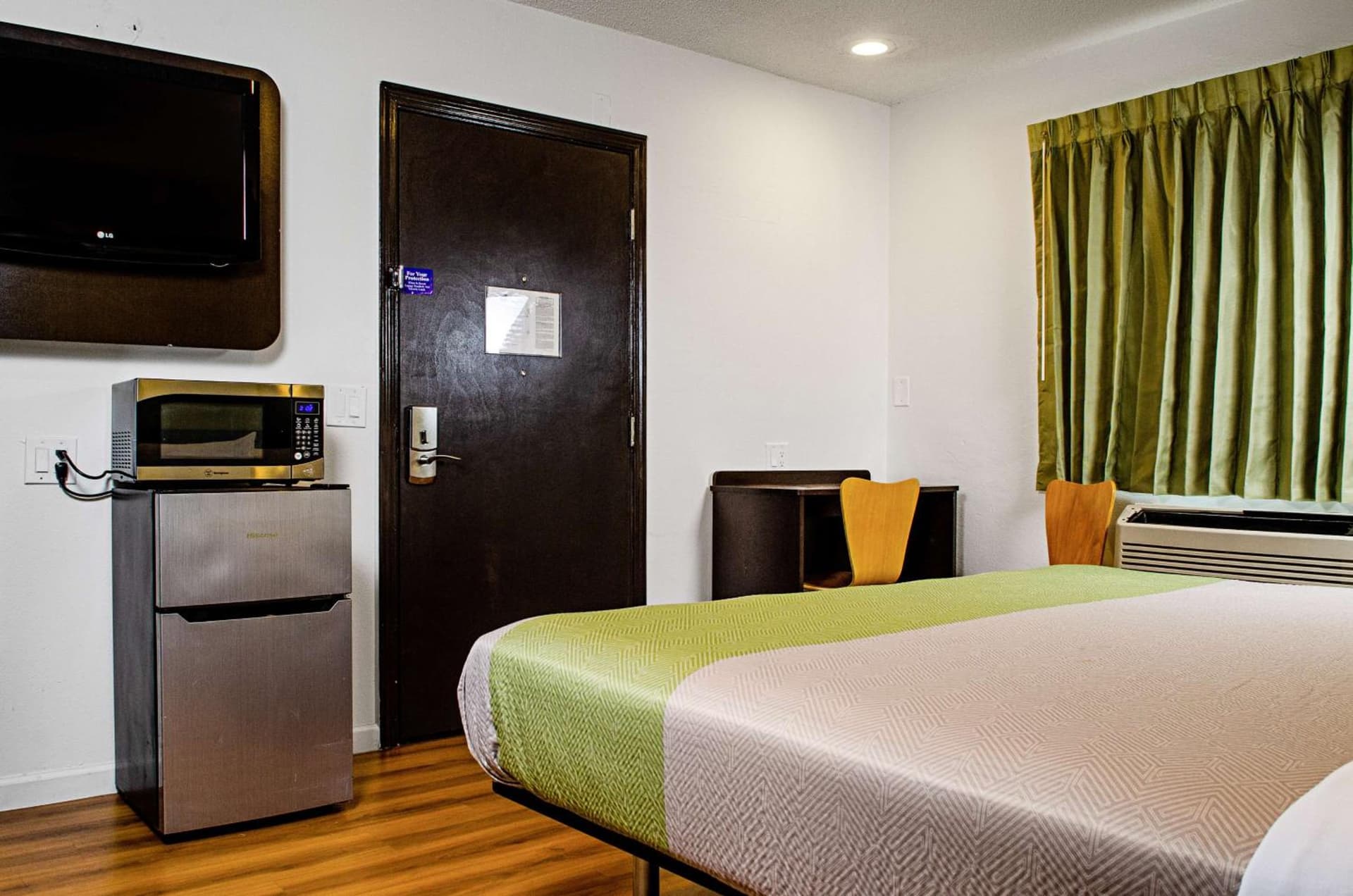 Motel 6-Modesto, CA - Downtown gallery photo in Modesto, CA — image 5