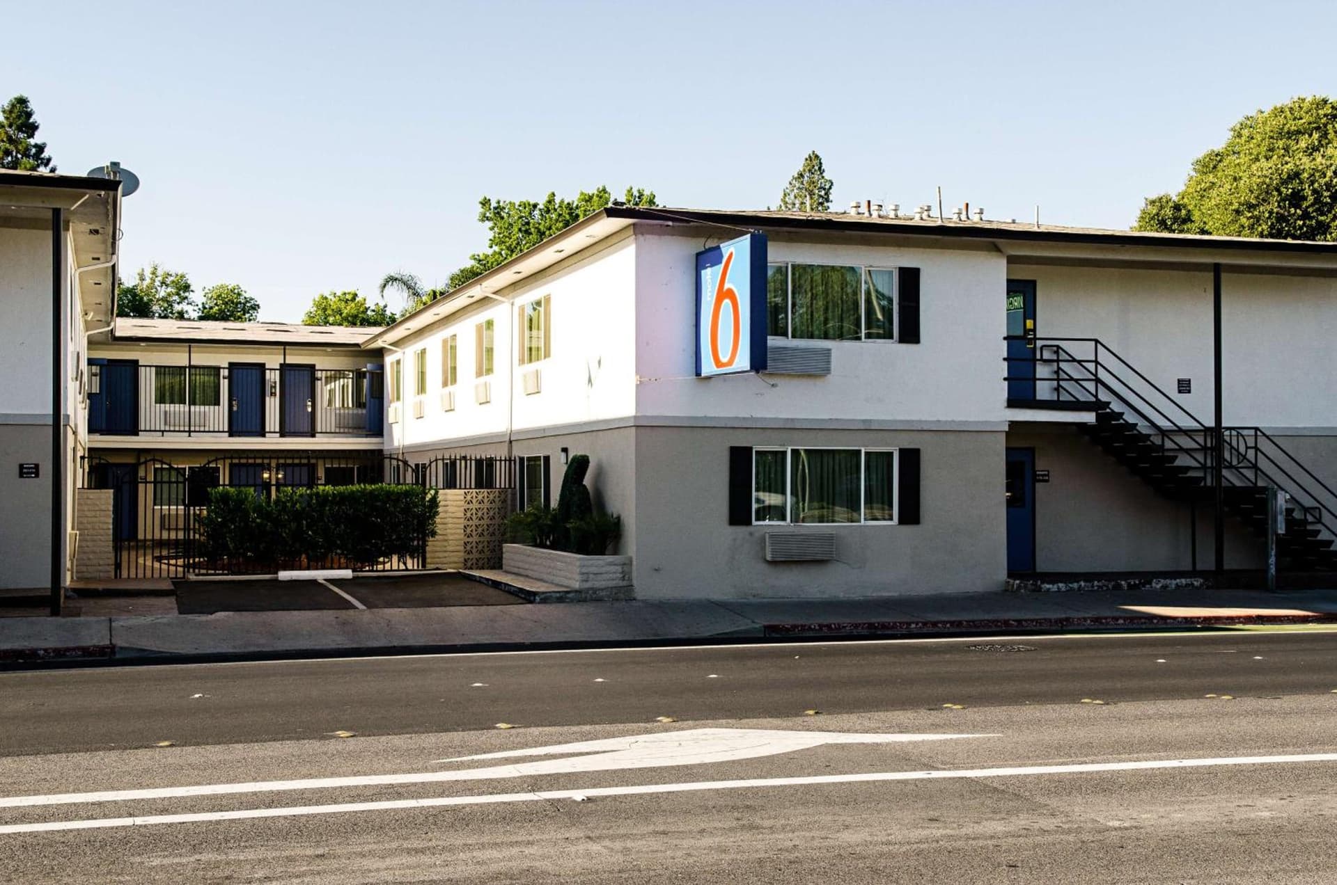 Motel 6-Modesto, CA - Downtown property views in Modesto, CA — gallery photo 3
