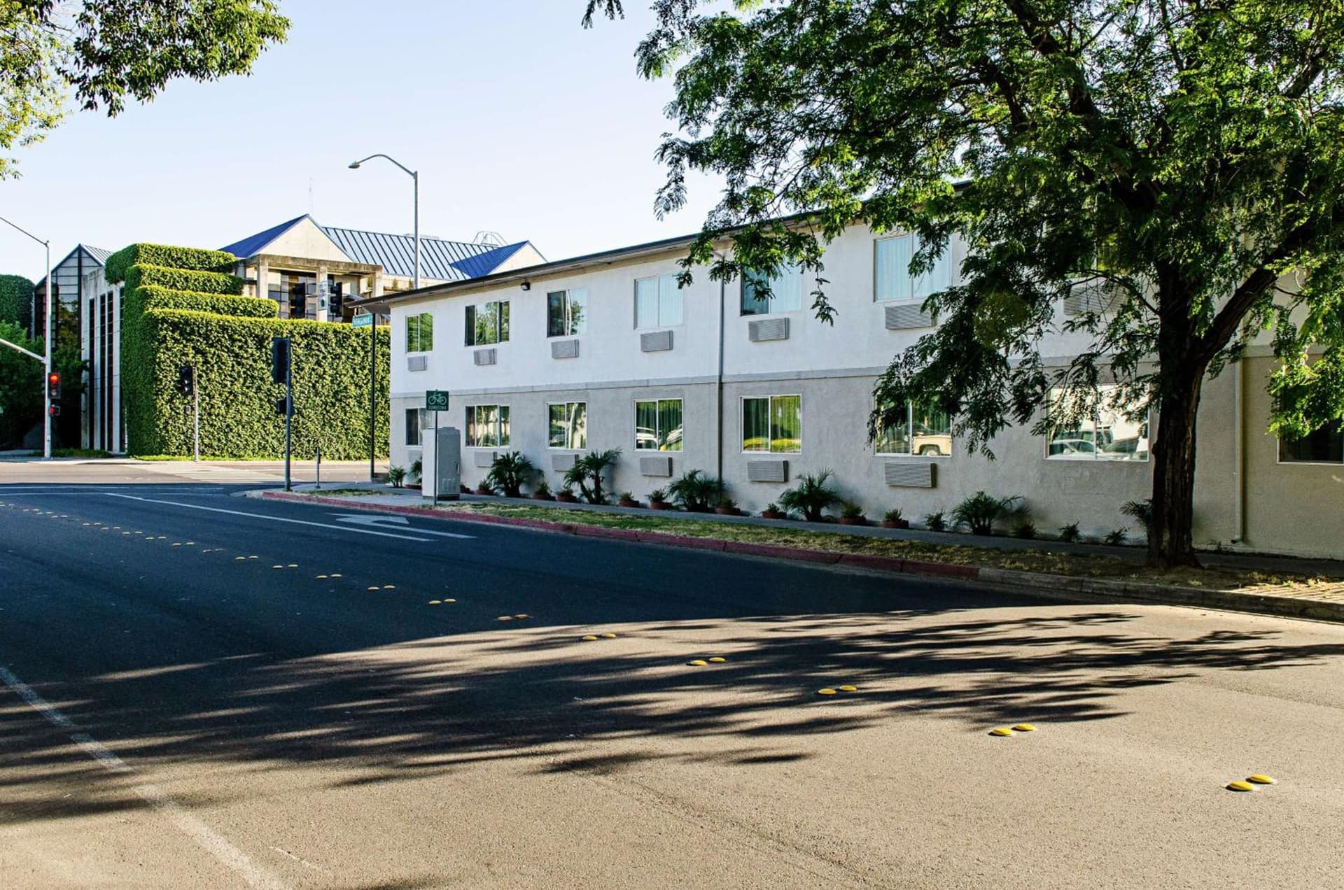 Motel 6-Modesto, CA - Downtown interior in Modesto, CA — gallery photo 2