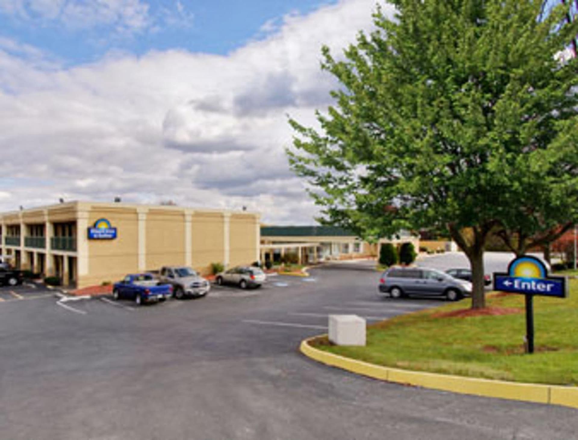 Days Inn & Suites by Wyndham York gallery photo in York, PA — image 19