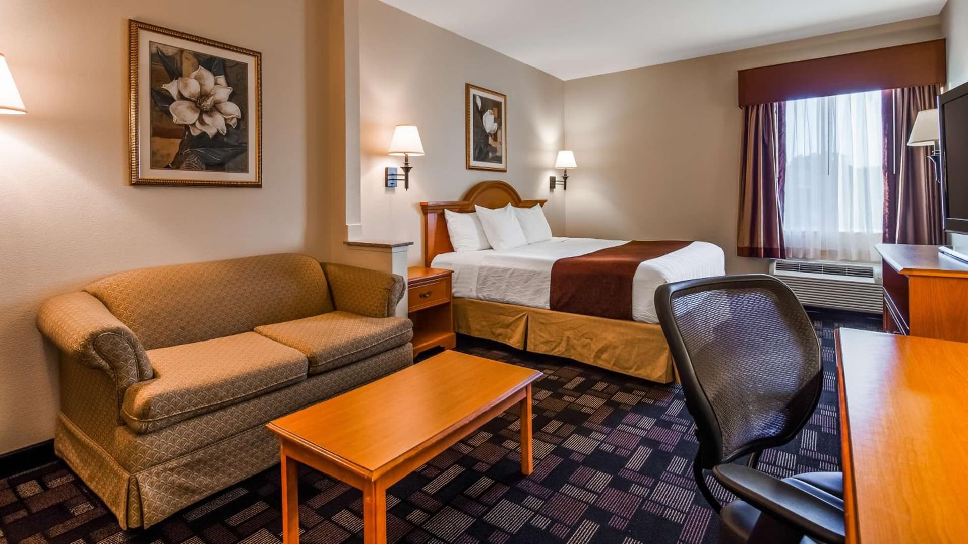 Best Western Longview interior in Longview, TX — gallery photo 2