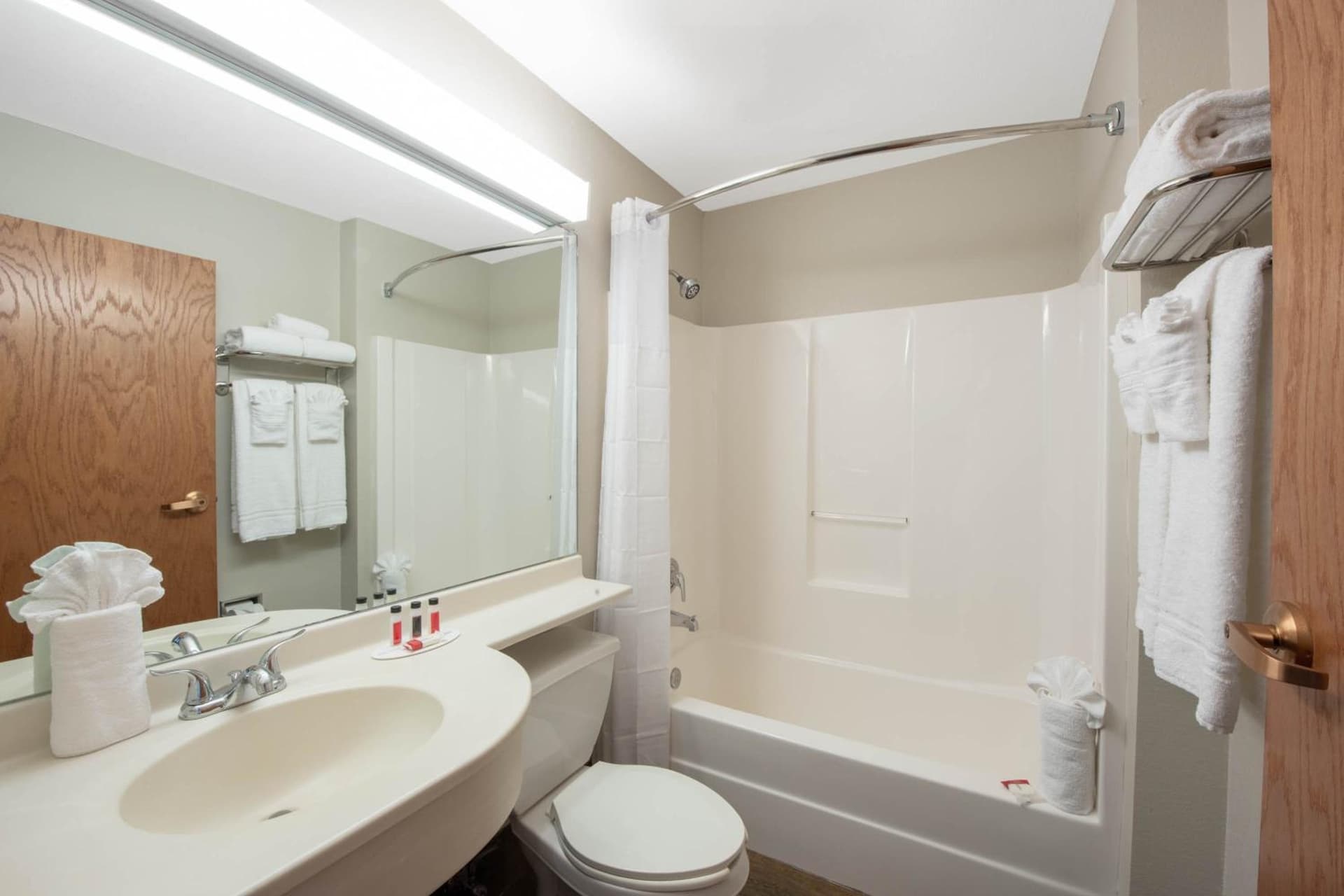 Microtel Inn & Suites by Wyndham Springfield gallery photo in Springfield, IL — image 26