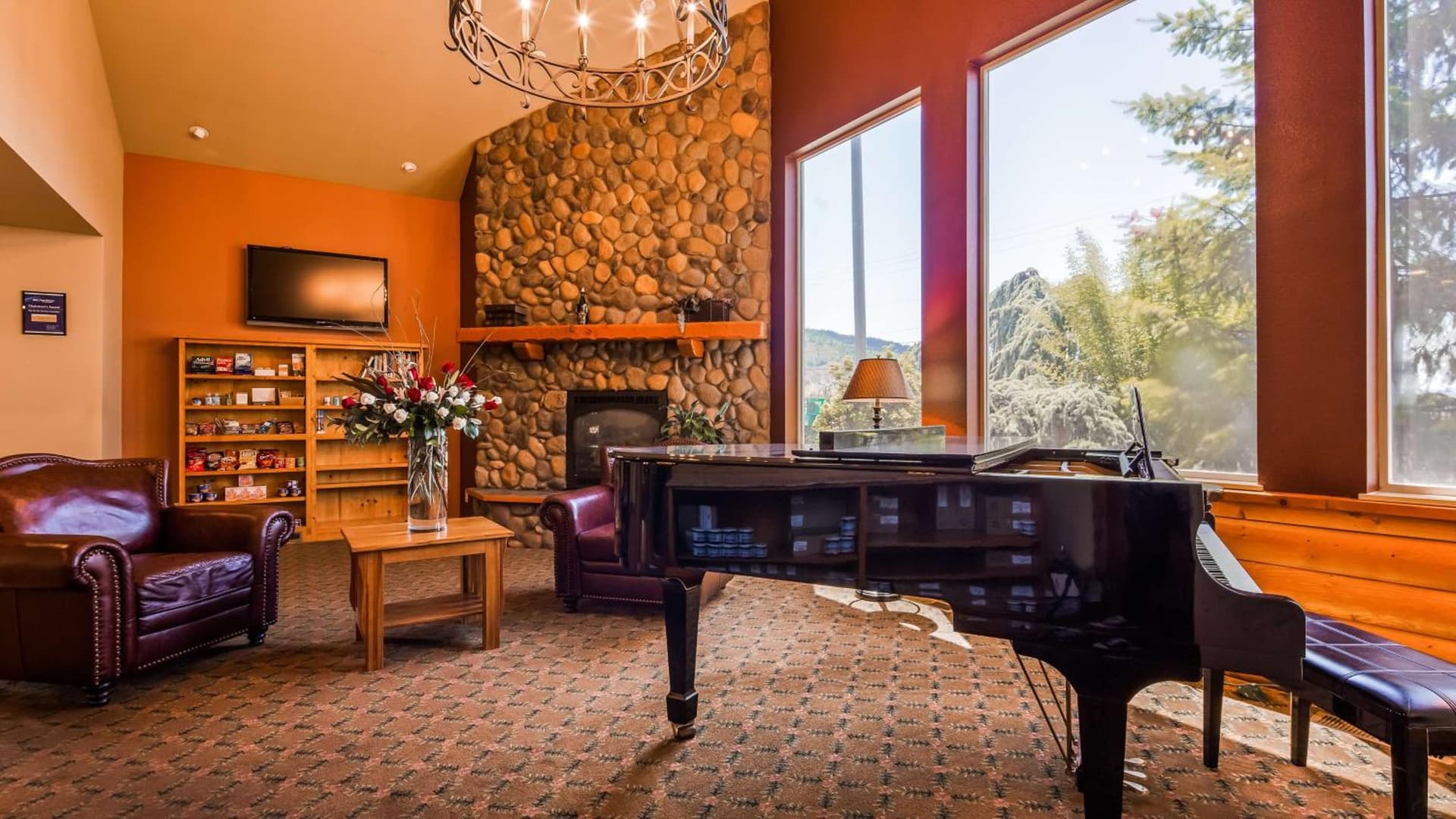 BEST WESTERN PLUS Hartford Lodge interior in Sutherlin, OR — gallery photo 2
