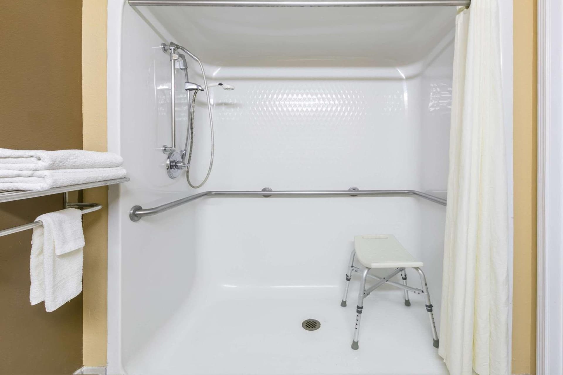 Microtel Inn and Suites Lafayette gallery photo in Lafayette, LA — image 46