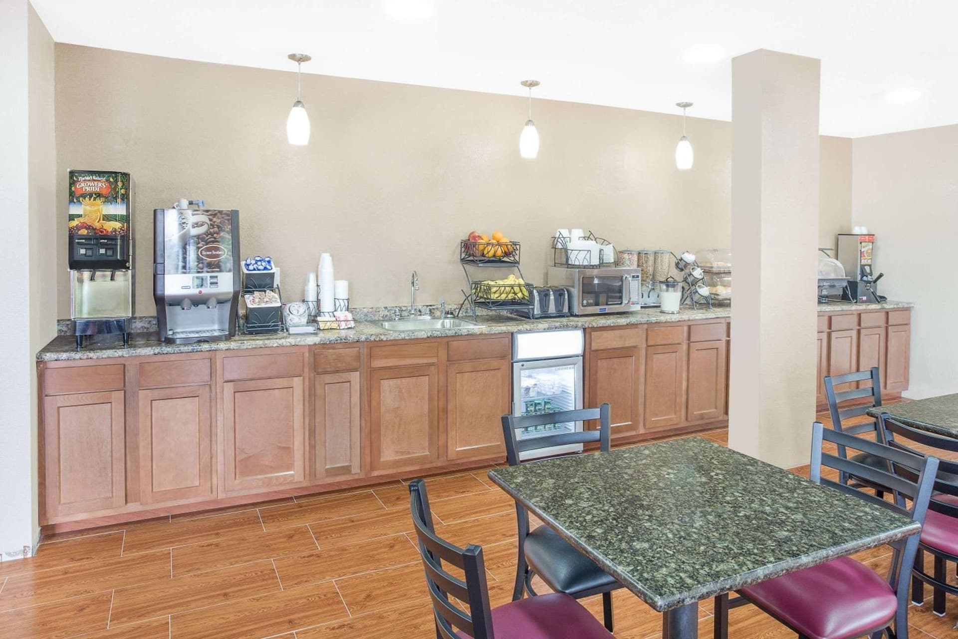 Microtel Inn and Suites by Wyndham Appleton interior in Appleton, WI — gallery photo 2