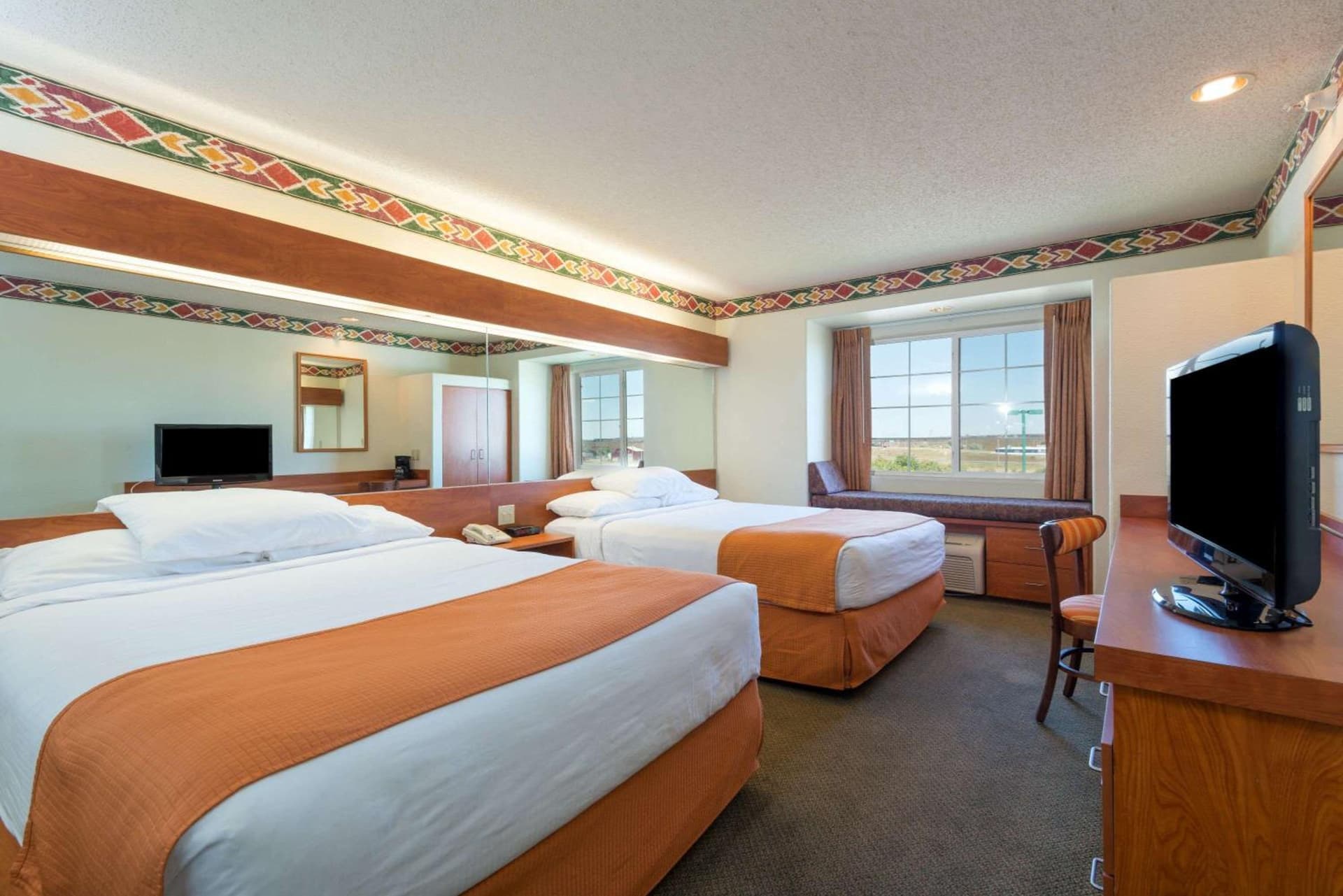 Microtel Inn and Suites Pueblo gallery photo in Pueblo, CO — image 4