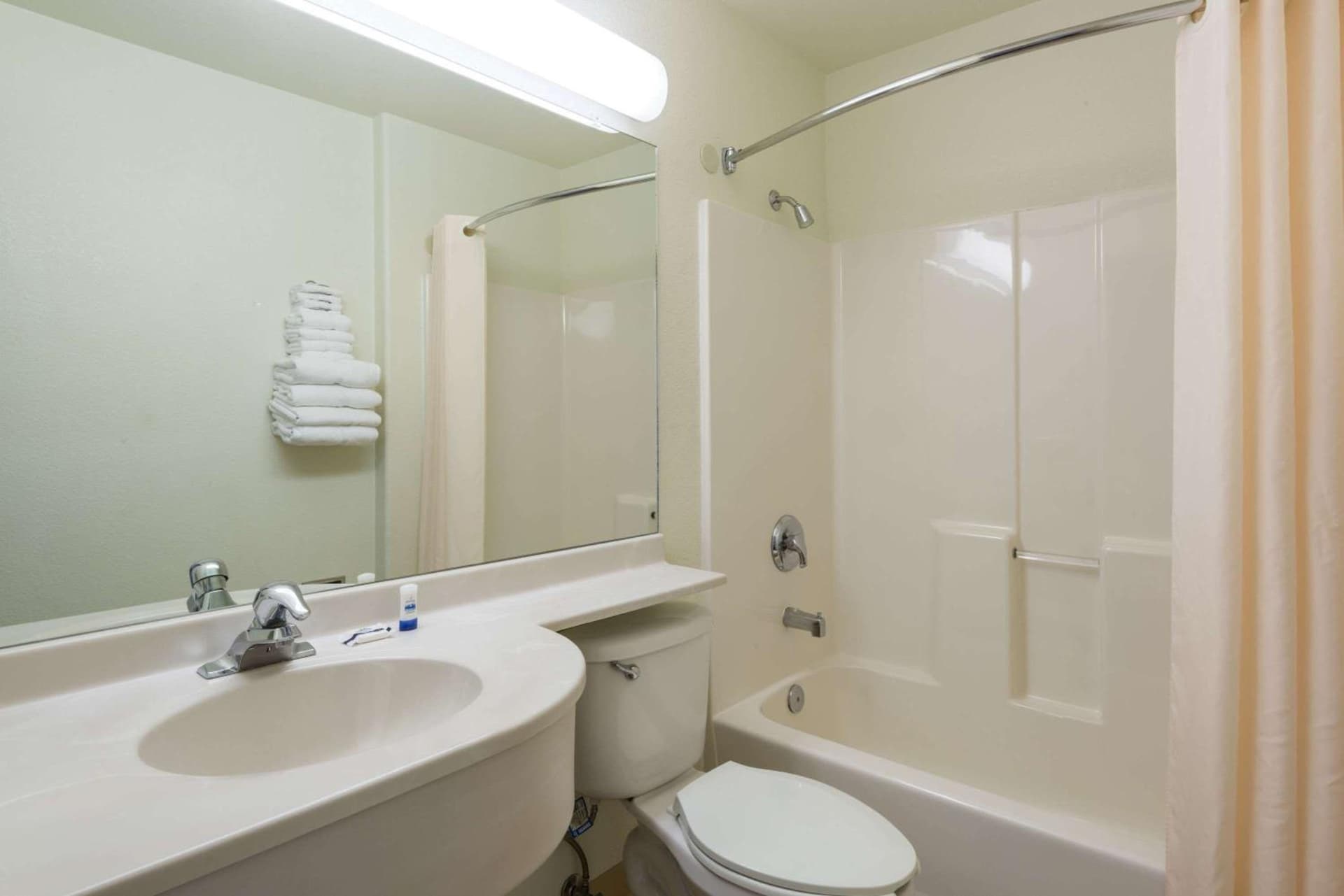 Microtel Inn and Suites Pueblo gallery photo in Pueblo, CO — image 14