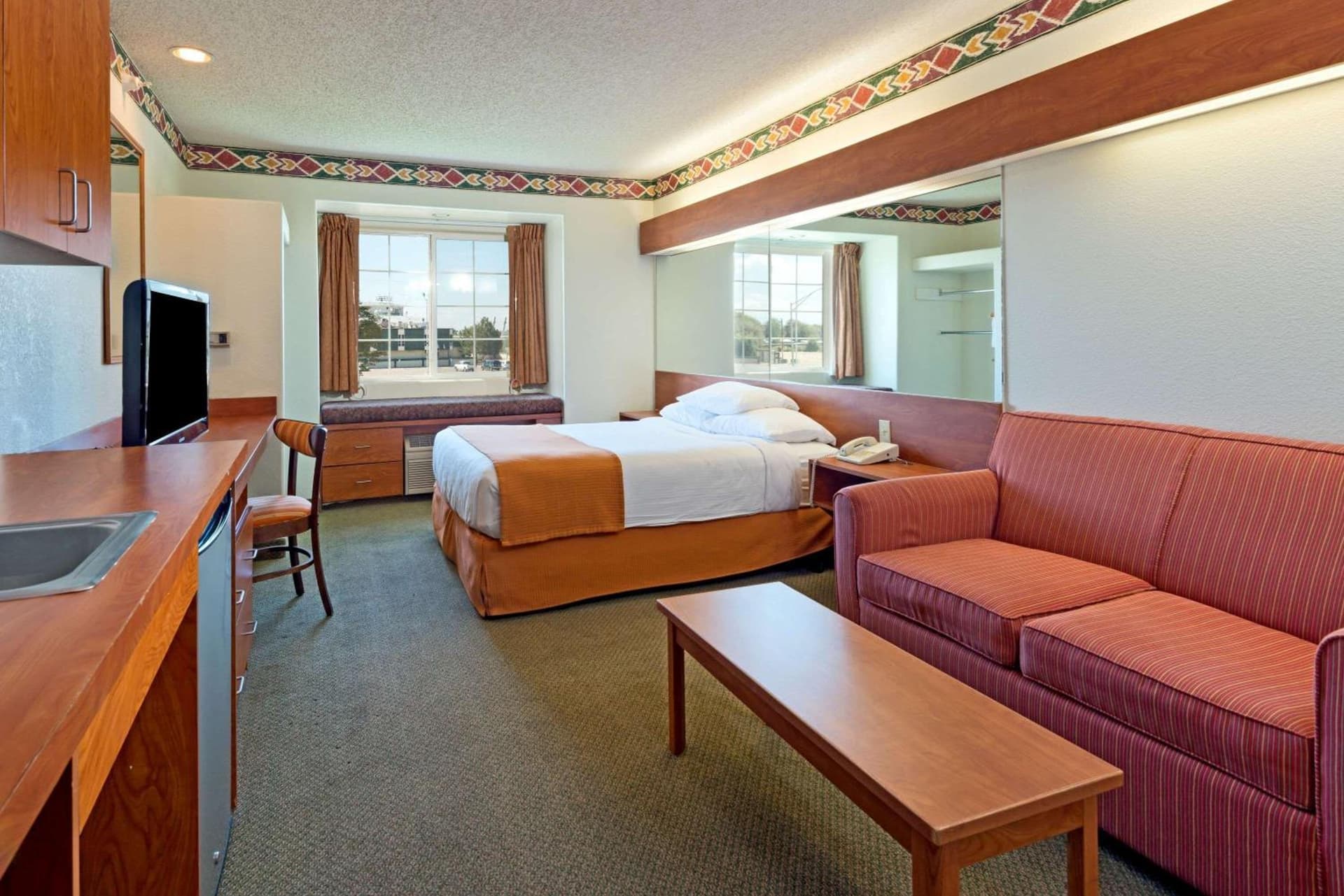 Microtel Inn and Suites Pueblo gallery photo in Pueblo, CO — image 11