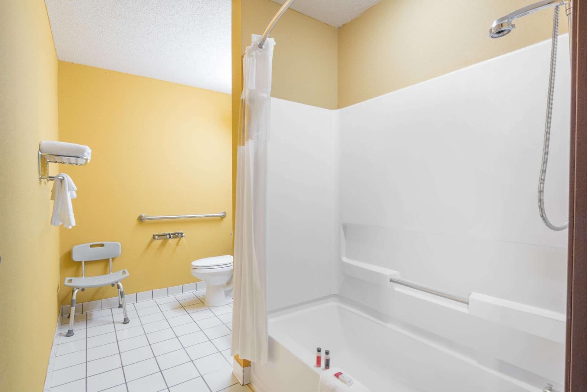 Microtel Inn & Suites by Wyndham Riverside gallery photo in Dayton, OH — image 9