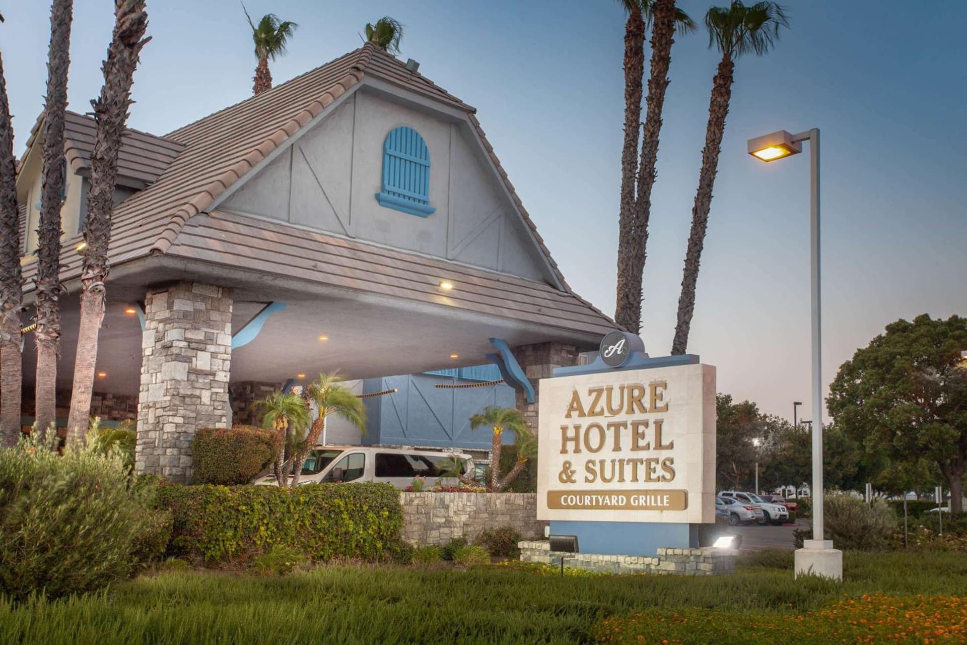 Azure Hotel&Suites Ontario Trademark Collection by Wyndham interior in Ontario, CA — gallery photo 2
