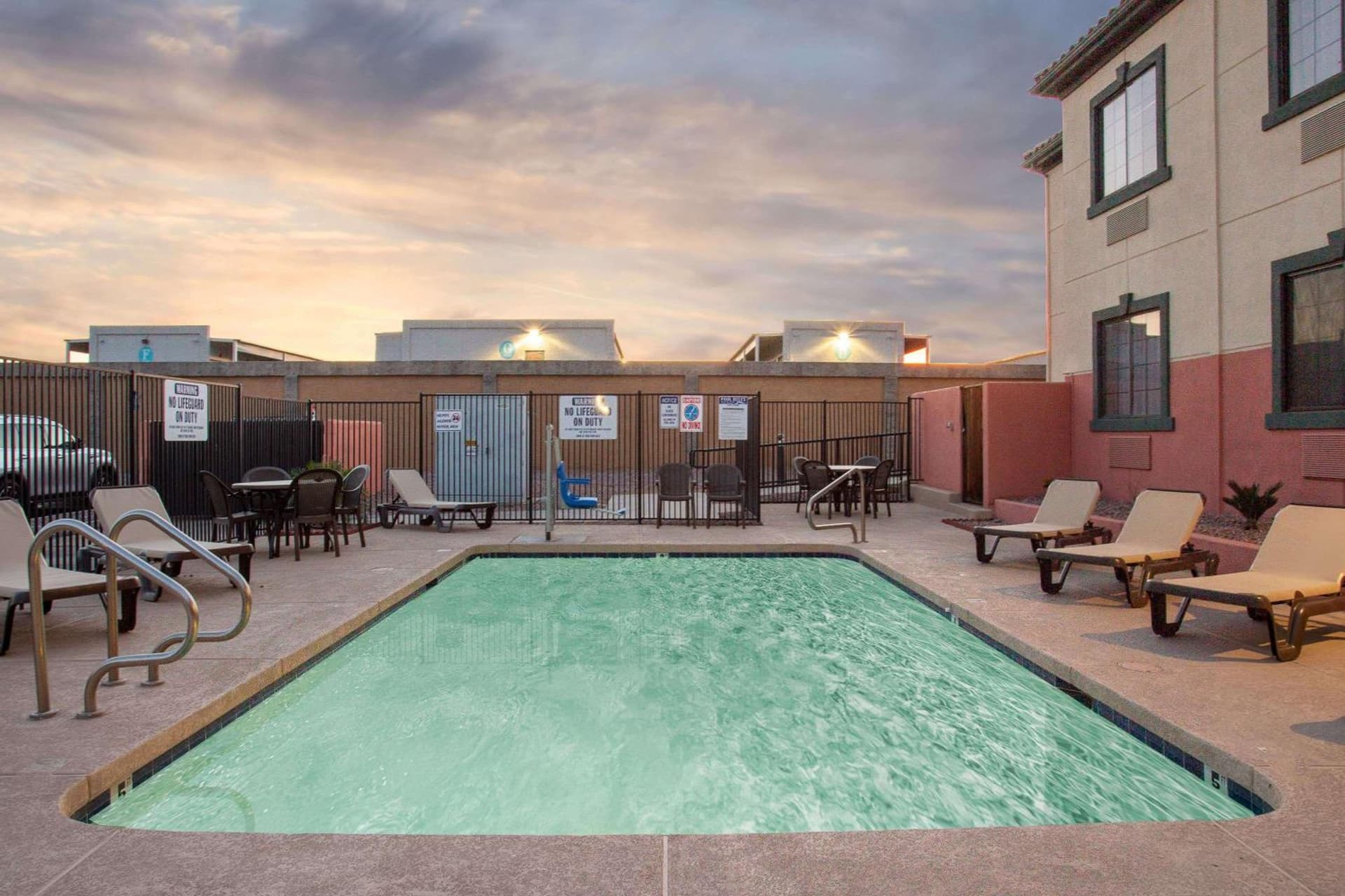 Baymont by Wyndham Phoenix I-10 near 51st Ave gallery photo in Phoenix, AZ — image 6