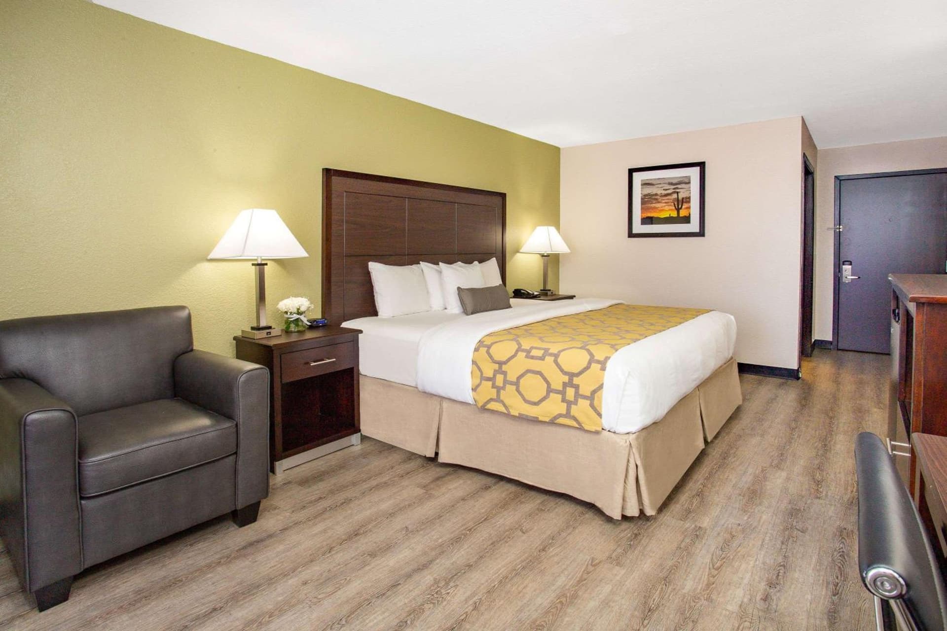 Baymont by Wyndham Phoenix I-10 near 51st Ave gallery photo in Phoenix, AZ — image 11