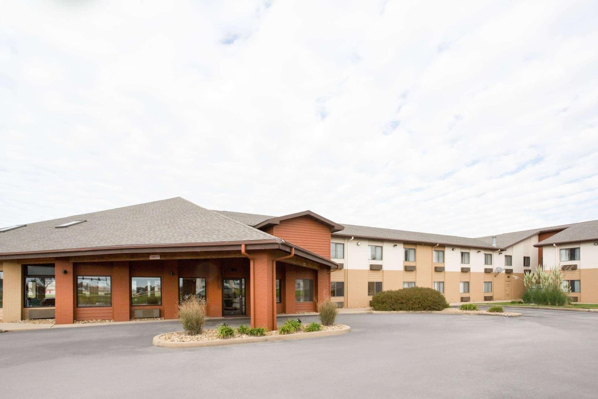 AmericInn by Wyndham Mount Pleasant featured exterior or lobby in Mount Pleasant, IA — similar hotel