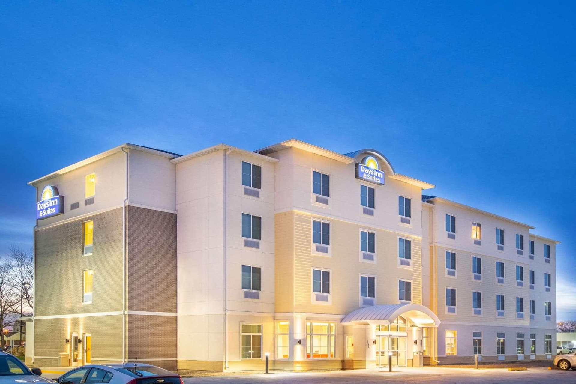 Days Inn & Suites by Wyndham Kearney NE interior in Kearney, NE — gallery photo 2