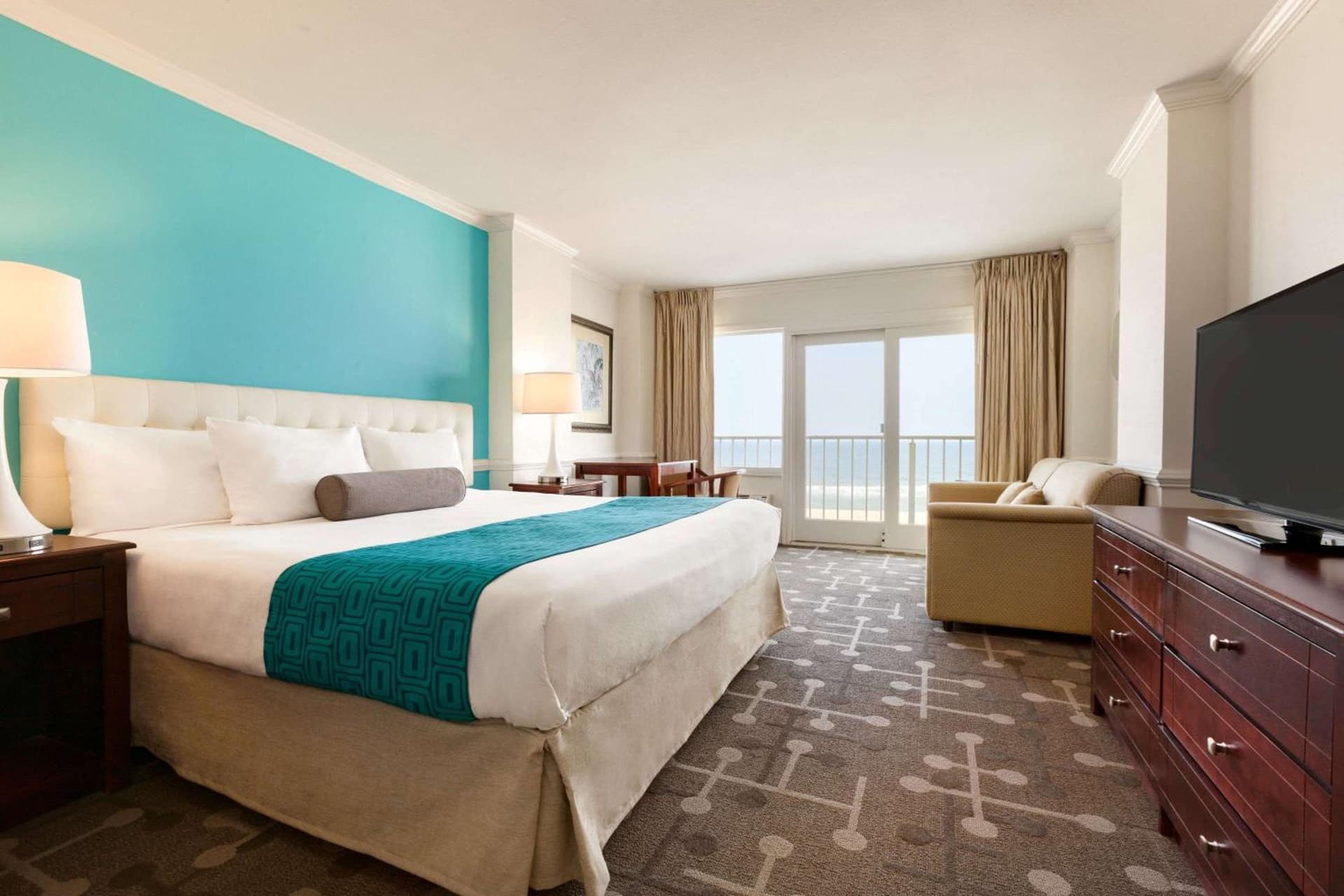 Howard Johnson Plaza by Wyndham Ocean City Oceanfront gallery photo in Ocean City, MD — image 6