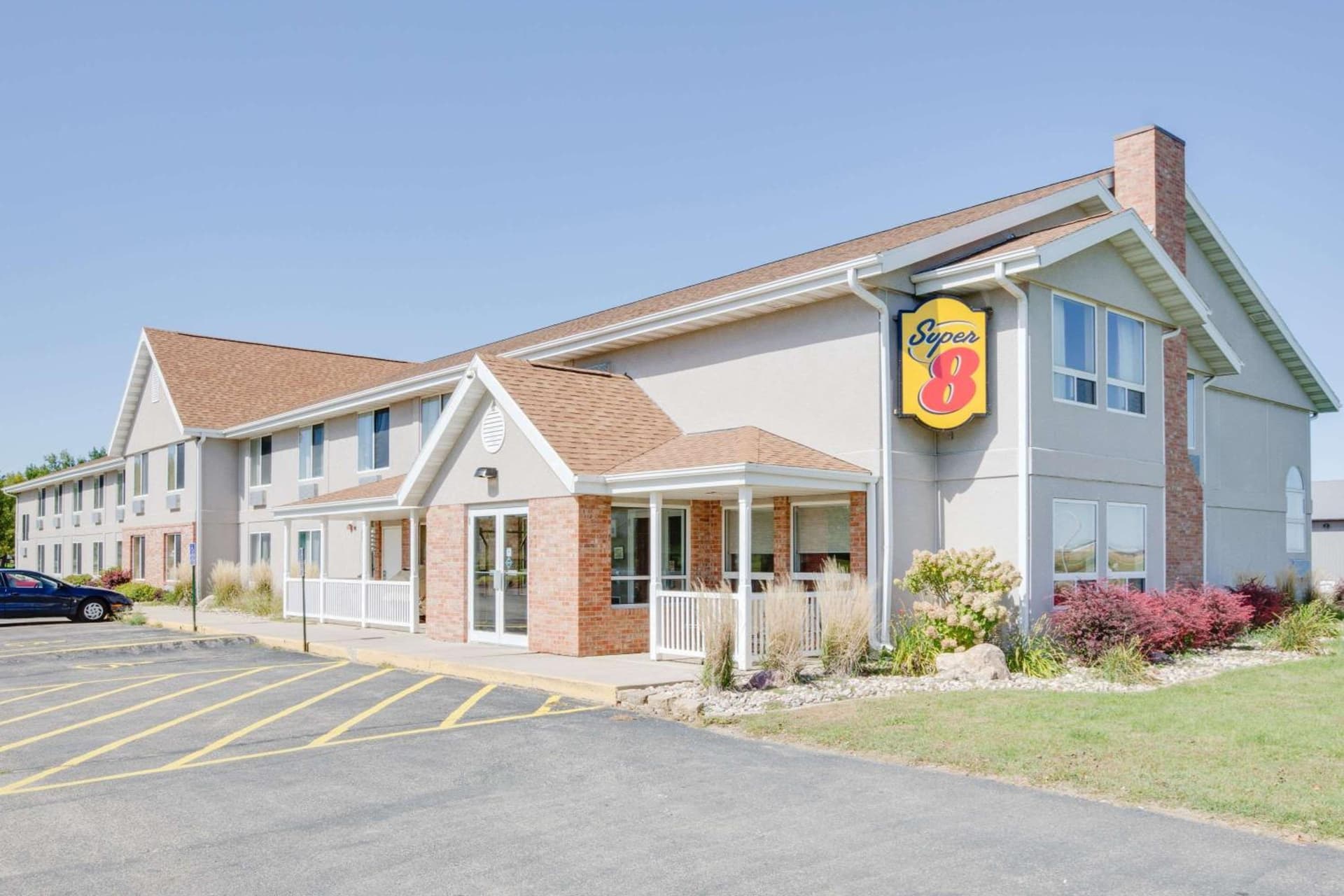 Super 8 by Wyndham Jackson MN featured exterior or lobby in Jackson, MN — similar hotel