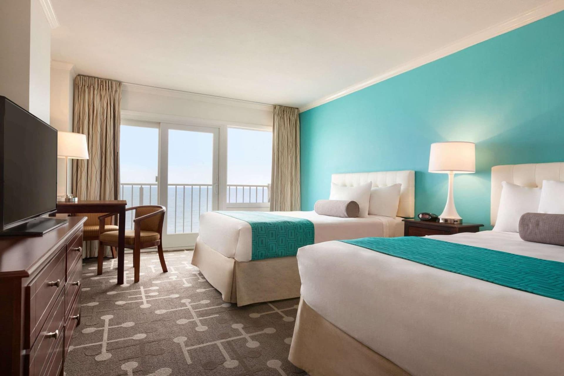 Howard Johnson Plaza by Wyndham Ocean City Oceanfront gallery photo in Ocean City, MD — image 9
