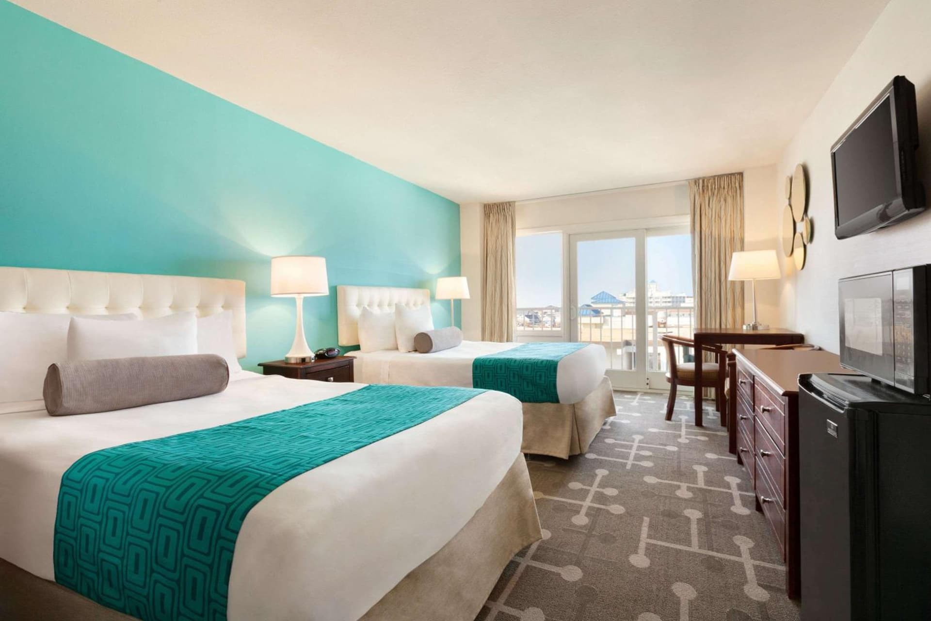 Howard Johnson Plaza by Wyndham Ocean City Oceanfront gallery photo in Ocean City, MD — image 19