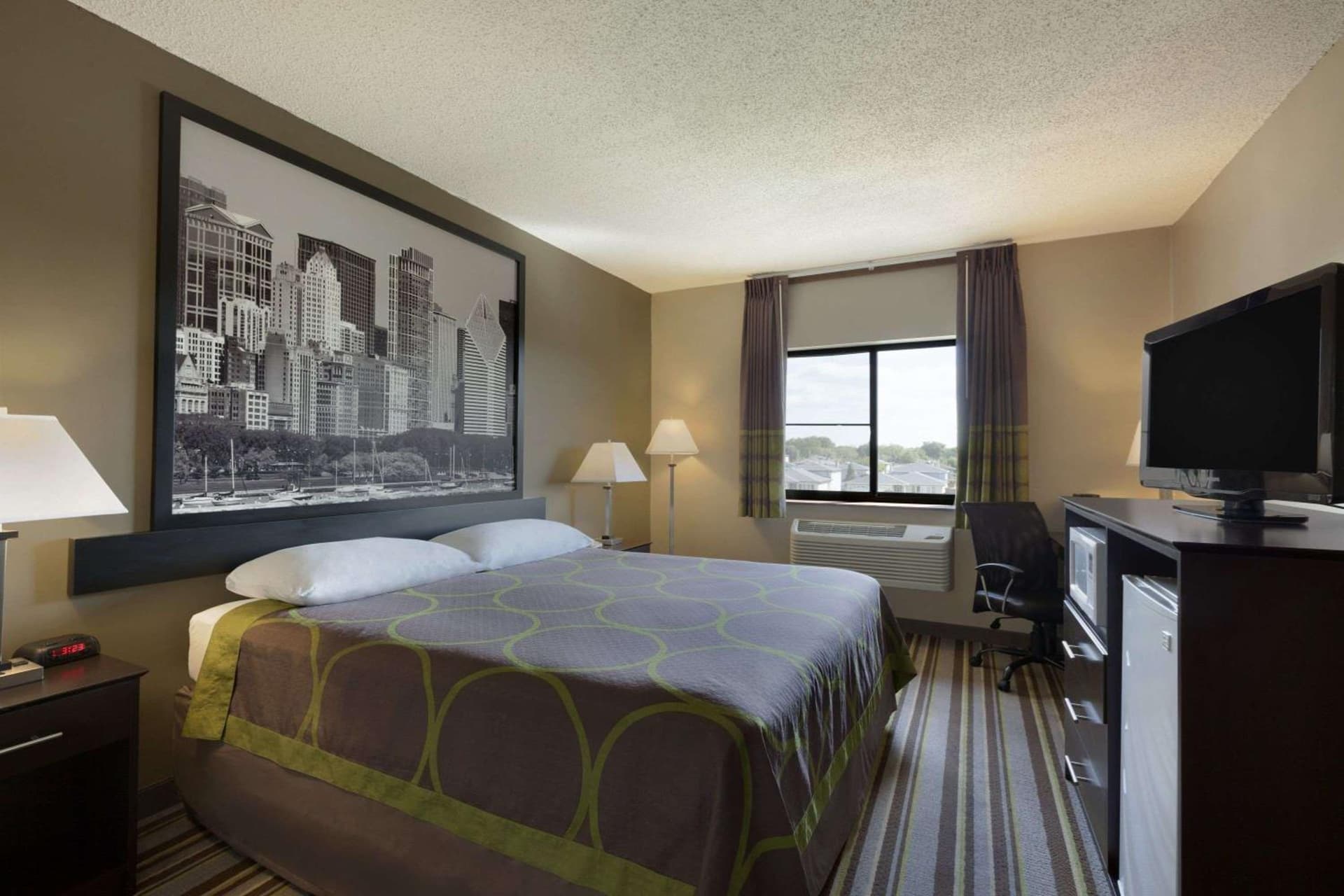 Super 8 by Wyndham Bridgeview/Chicago Area interior in Bridgeview, IL — gallery photo 2