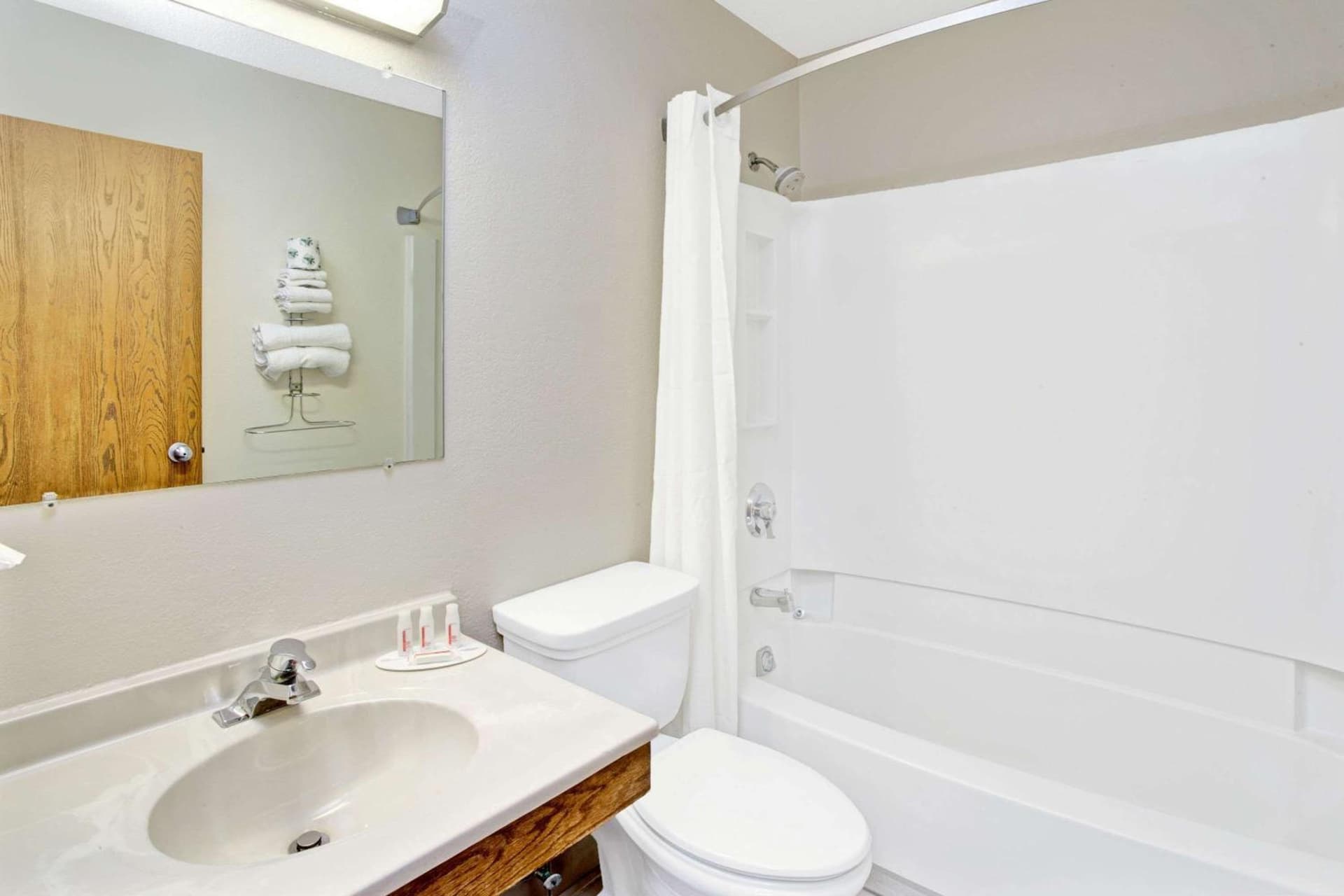 Super 8 by Wyndham Mokena/Frankfort /I-80 property views in Mokena, IL — gallery photo 3