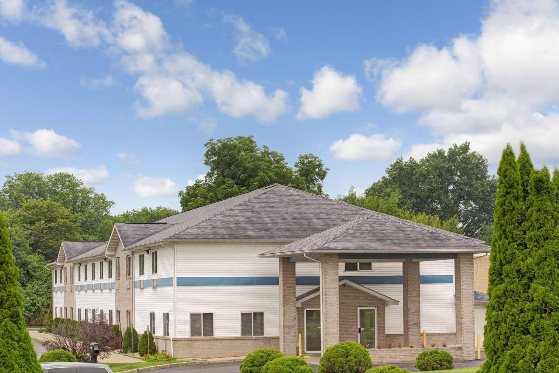 Super 8 by Wyndham Heath/Newark featured exterior or lobby in Heath, OH — similar hotel