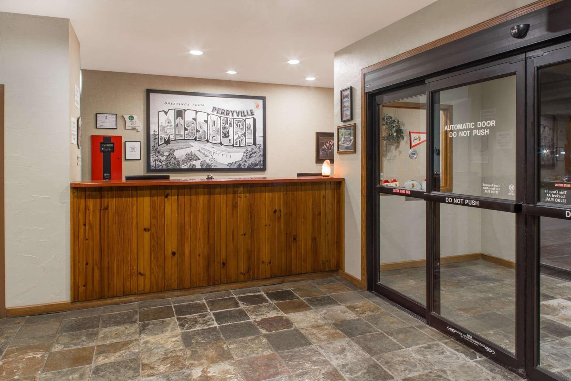 Super 8 by Wyndham Perryville property views in Perryville, MO — gallery photo 3