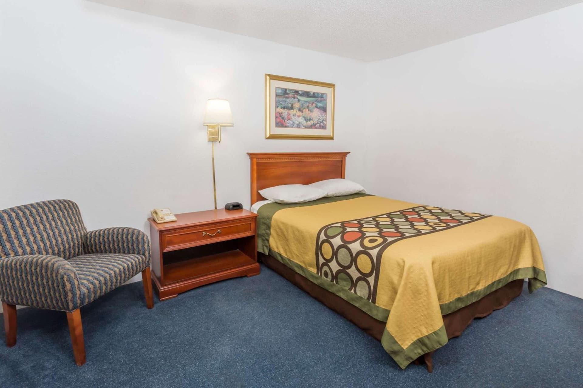 Super 8 by Wyndham Pontiac interior in Pontiac, IL — gallery photo 2