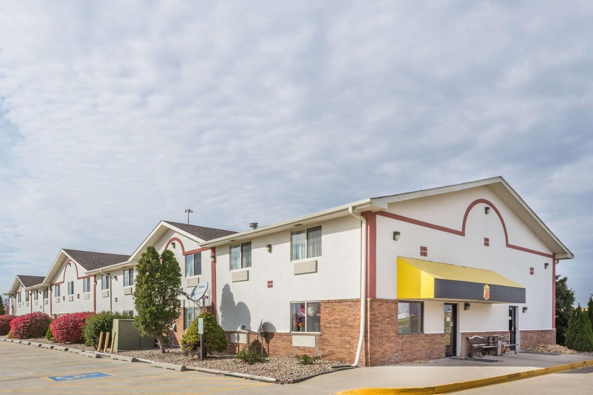 Super 8 by Wyndham Pontiac — hotel in Pontiac, Illinois