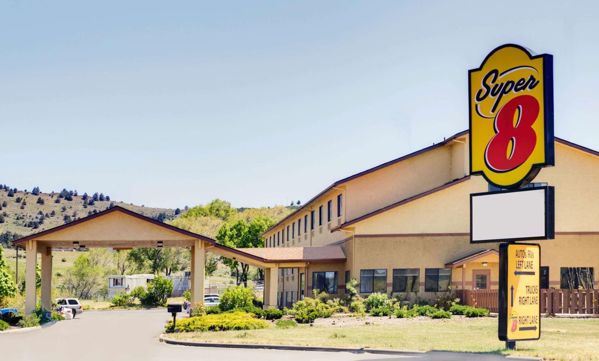 Super 8 by Wyndham Klamath Falls featured exterior or lobby in Klamath Falls, OR — similar hotel
