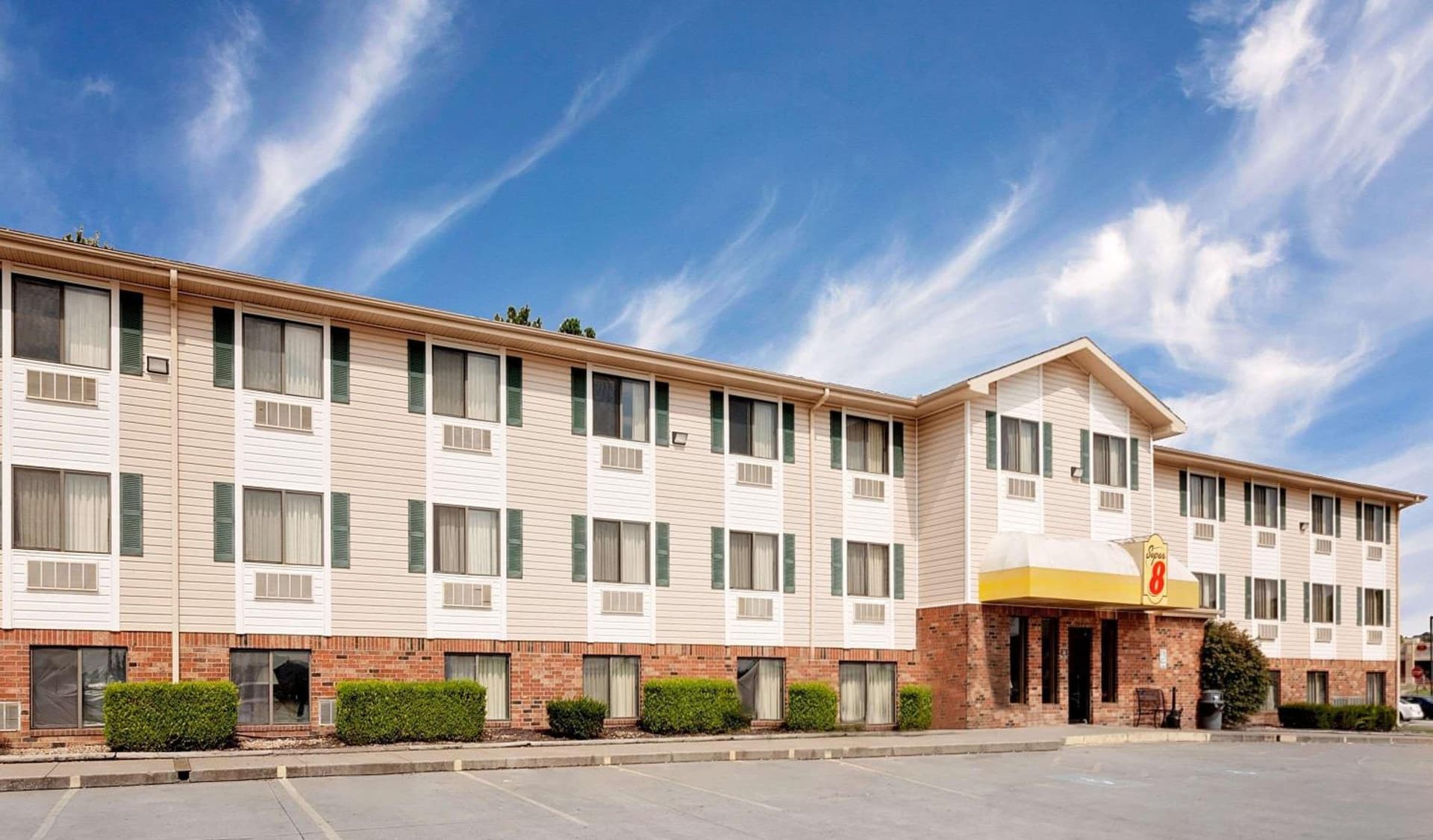 Super 8 by Wyndham Fayetteville interior in Fayetteville, AR — gallery photo 2