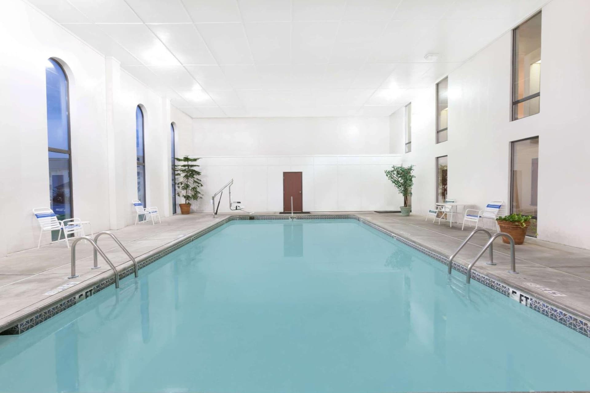 Super 8 by Wyndham Conway interior in Conway, AR — gallery photo 2