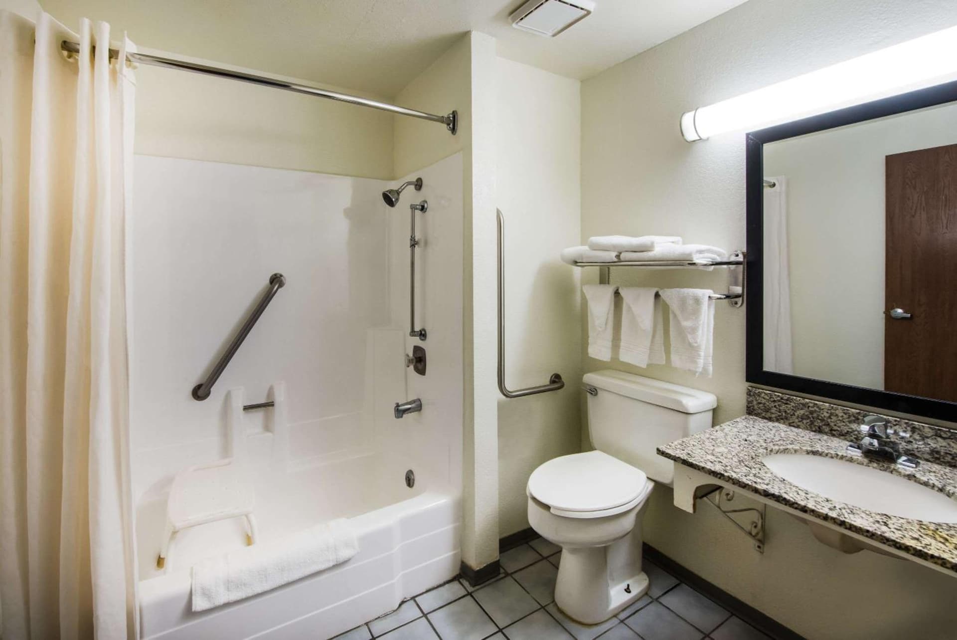 Super 8 by Wyndham Pueblo gallery photo in Pueblo, CO — image 35