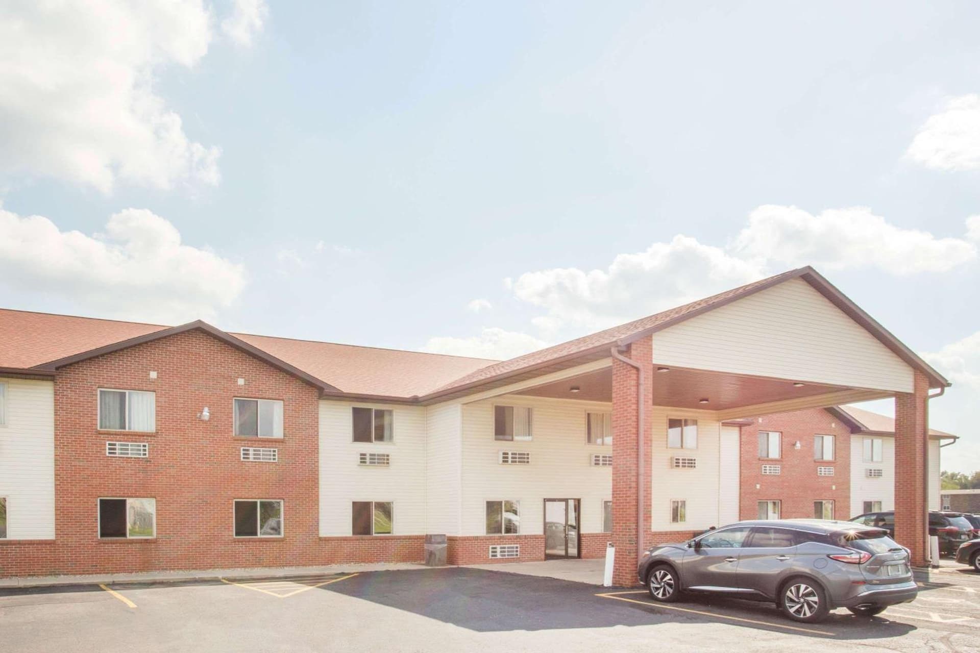 Super 8 by Wyndham Monmouth IL featured exterior or lobby in Monmouth, IL — similar hotel